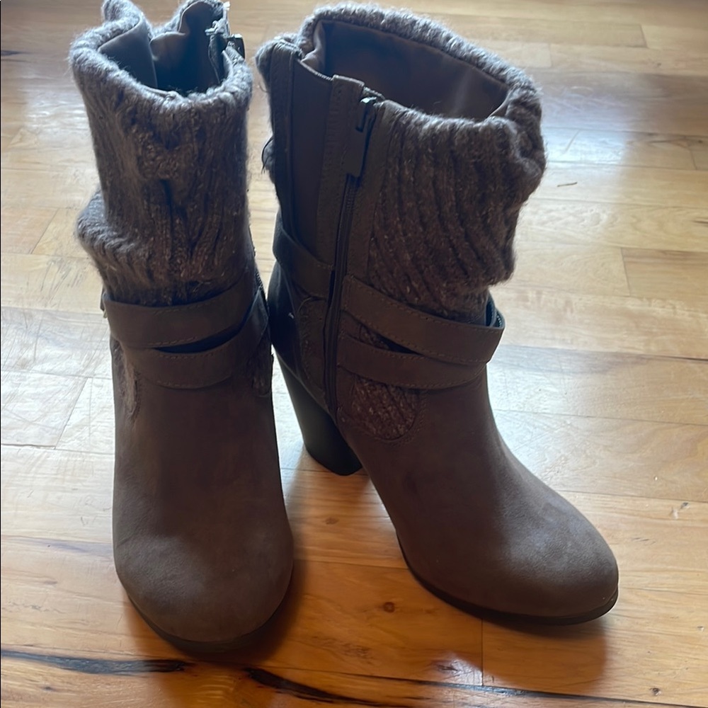 Brown Knit Cuff Ankle Boots